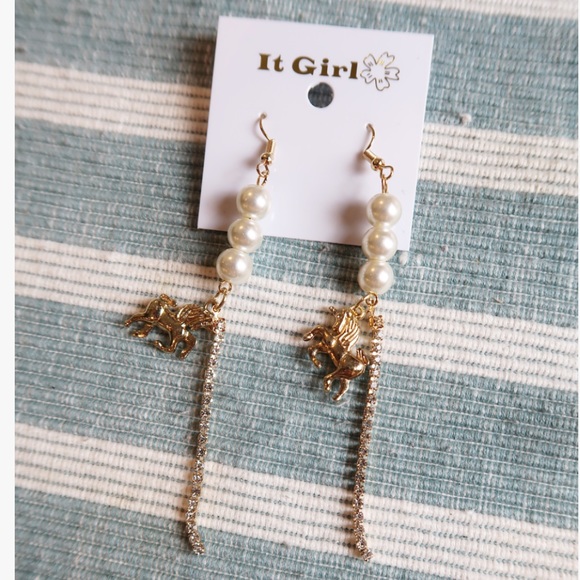 NWT Unicorn Pearl Dangle Earrings Gold 🦄 - Picture 4 of 8